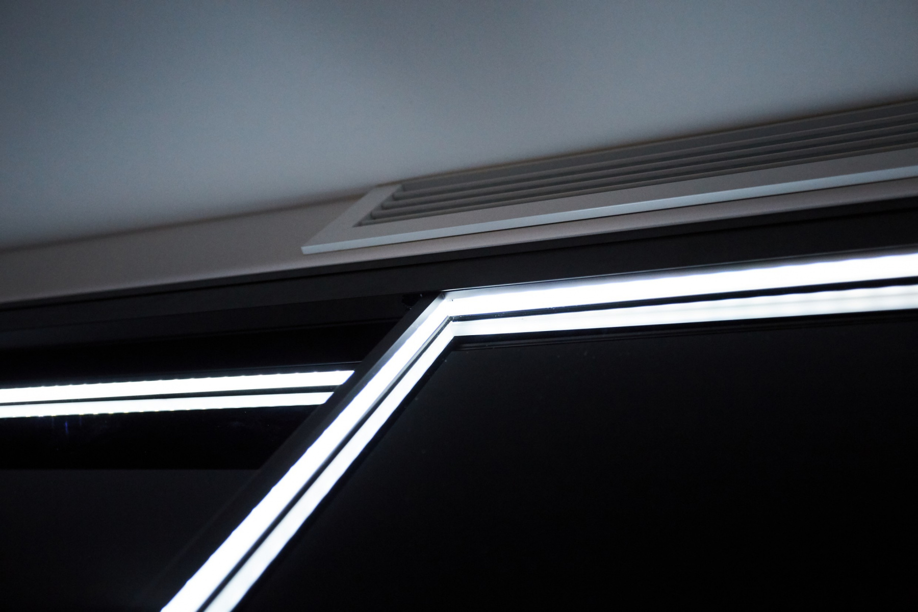 Шкаф-купе raumplus рамка R1200 темная бронза с LED подсветкой (27).jpg